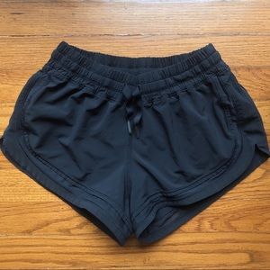 Lululemon Size: 4/6 Black Short Shorts